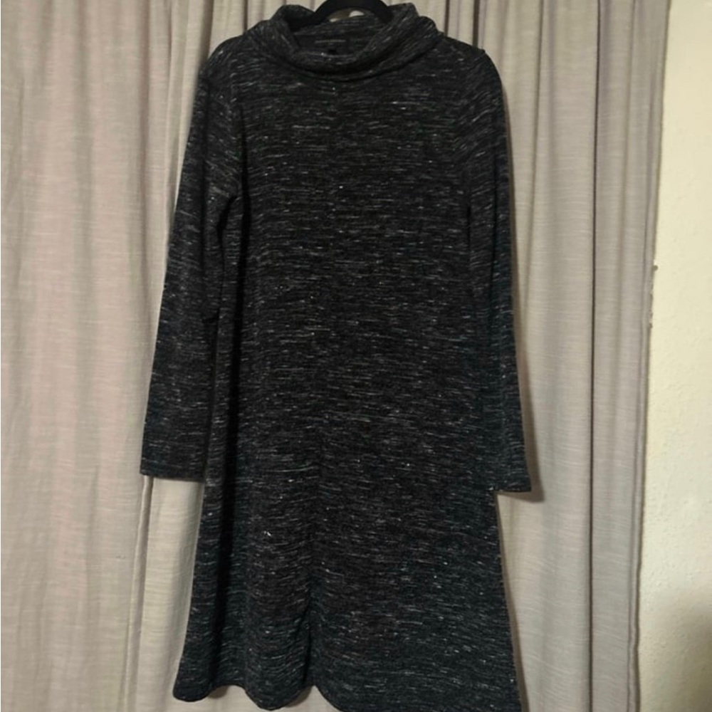 Women’s banana republic sweater dress
Size small
No tags
No signs of wear